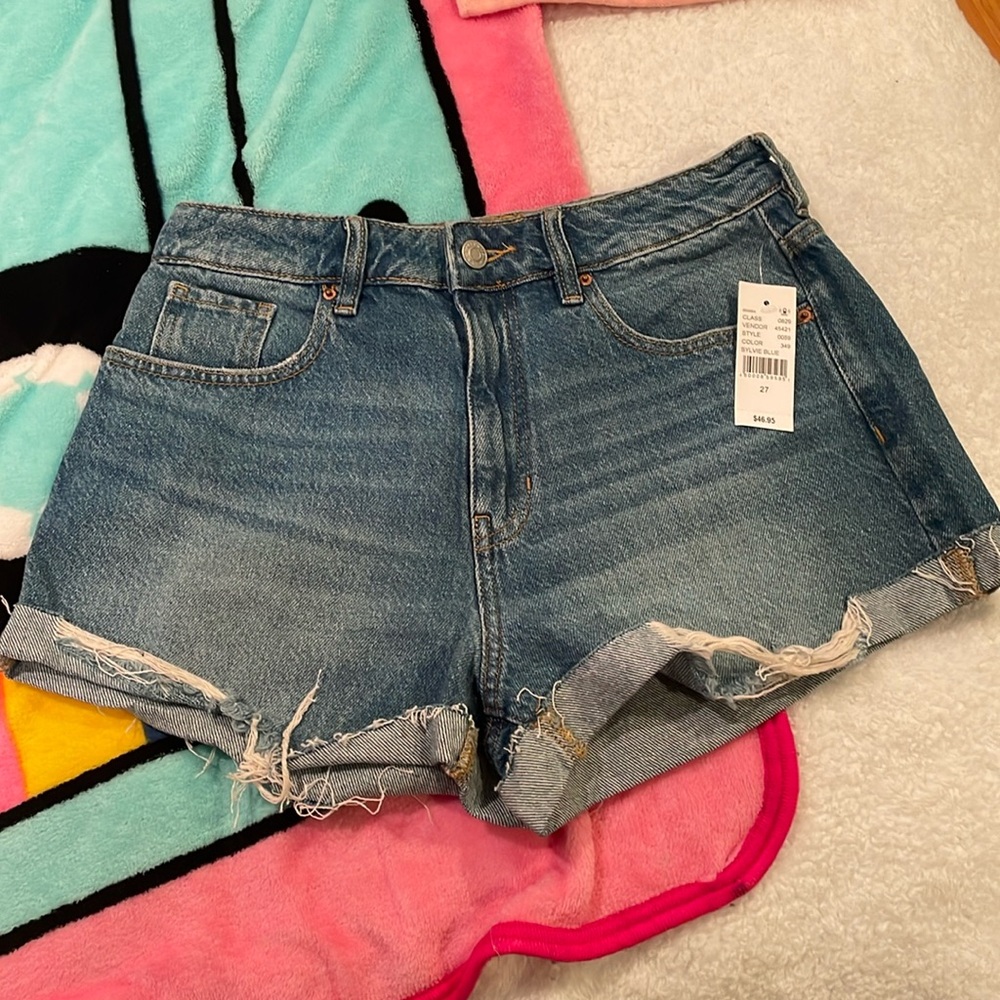 PacSun mom denim shorts brand new with tags size 27 in perfect condition!